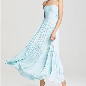 GORGEOUS NWT HALSTON PINTUCK DETAIL GOWN SIZE 4!